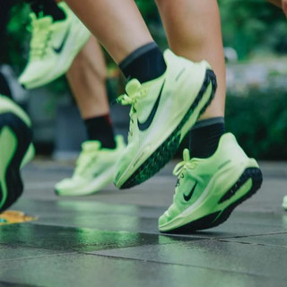 全网都在推 Nike 飞马 41 跑鞋，它是“闭眼入”的真神还是“吃老本”的平庸？
