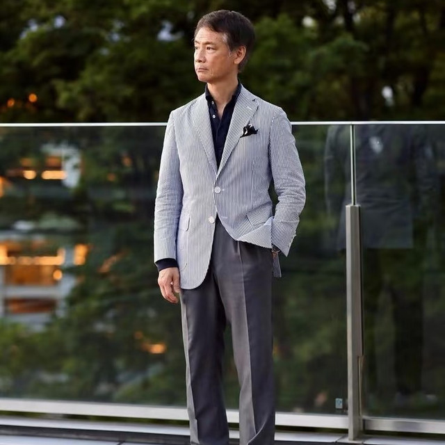 男人上了年龄，绝不穿拖地裤！学会“裤子短一截”，潮流更显腿长