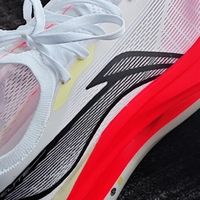 李宁飞电5Elite：超䨻科技助力竞速