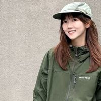 服饰穿搭 篇零：户外风穿搭：Montbell冲锋衣+中产运动鞋，时尚百搭，高级有品味