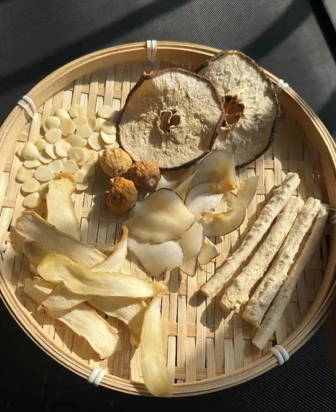 津液足才显年轻！常吃这3样，滋阴润燥，皮肤水润，脸色不黄！