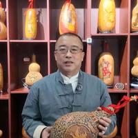 3月1日 以铁为笔，以火为墨。
一烙一刻，皆为匠心。
坚守二十年，只为让老手艺看得见、摸得着、传下去。
感谢支持中国非遗！#以铁为笔以火 #非遗传承 #非遗文化传承 #葫芦福禄 #葫芦烙画 #凌源博物馆