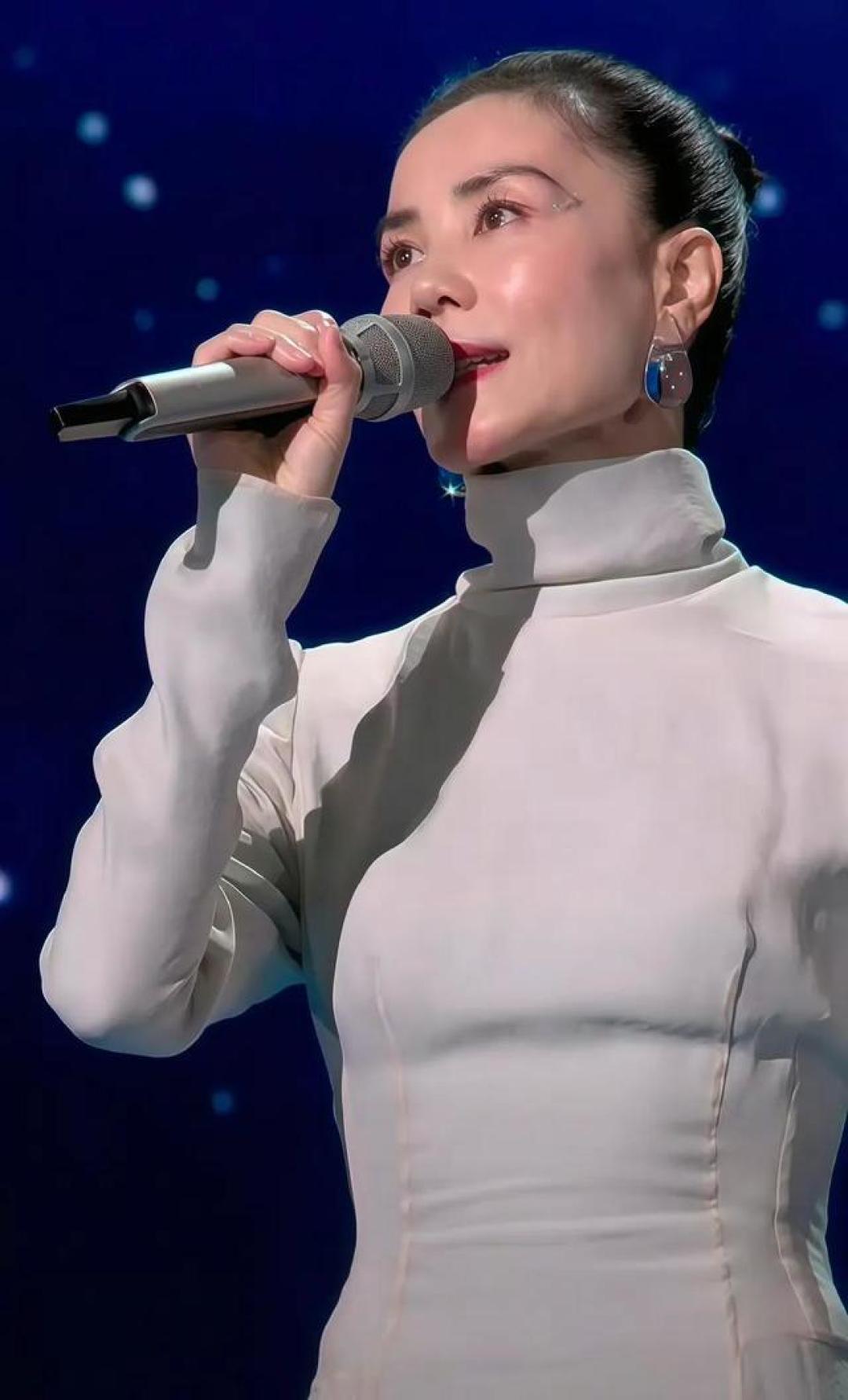 如何评价王菲春晚的演唱效果