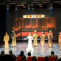 【行走的思政课】剧作如镜映百年津韵，亲子共赏植家国情怀——益中学校观看话剧《大饭店》研学活动