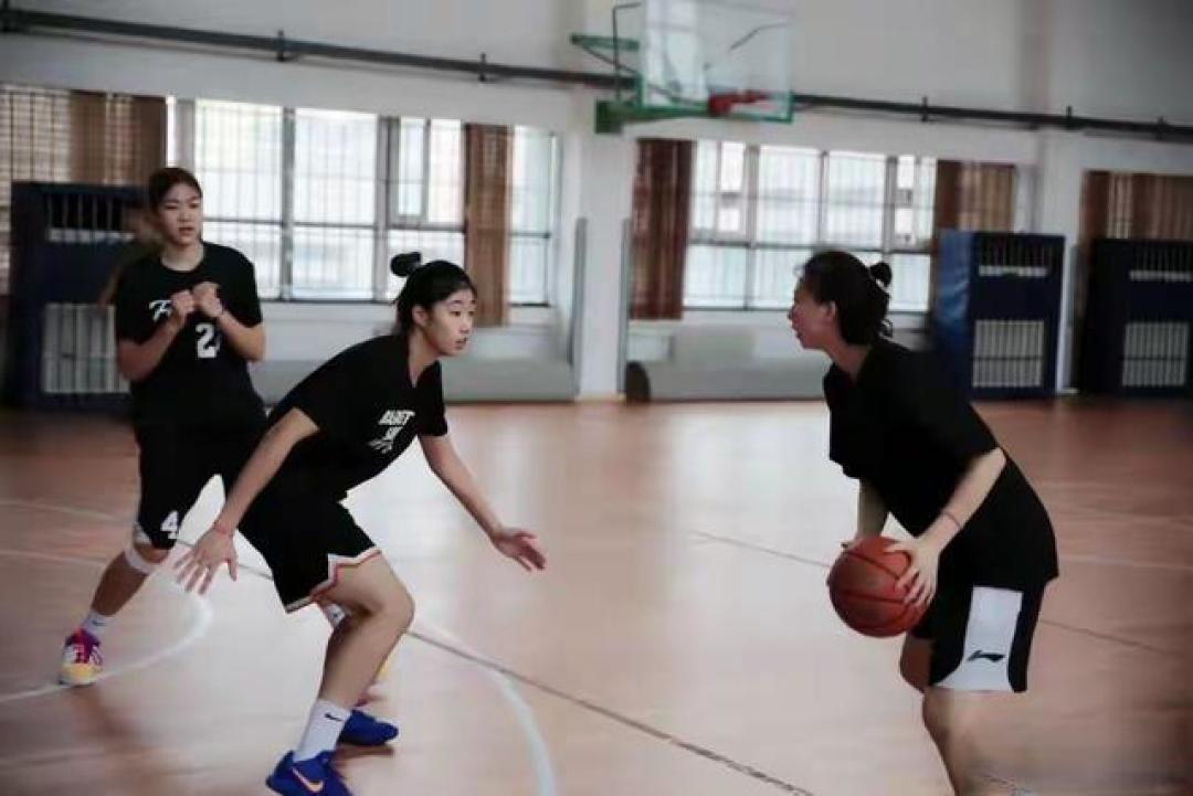 从宝鸡校园到世界冠军领奖台:张梓涵的篮球之路