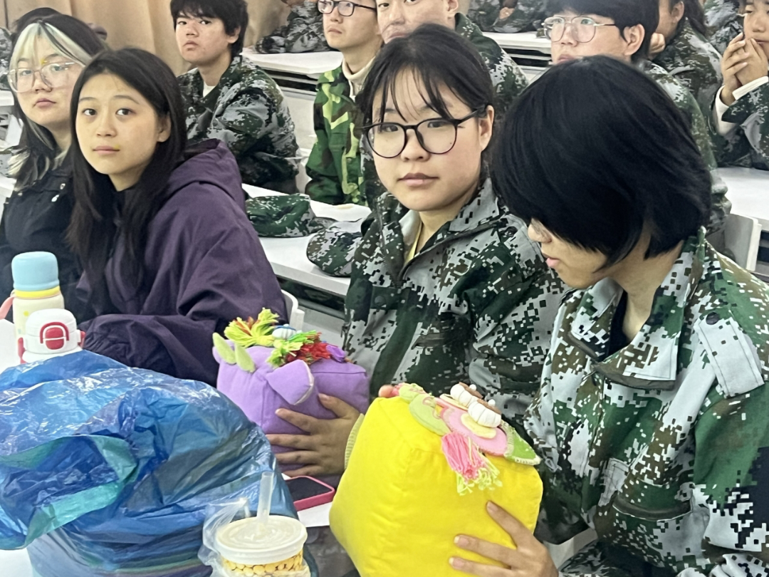 非遗进美院丨汴绣大师程曼萍现场汴绣教学精彩回顾