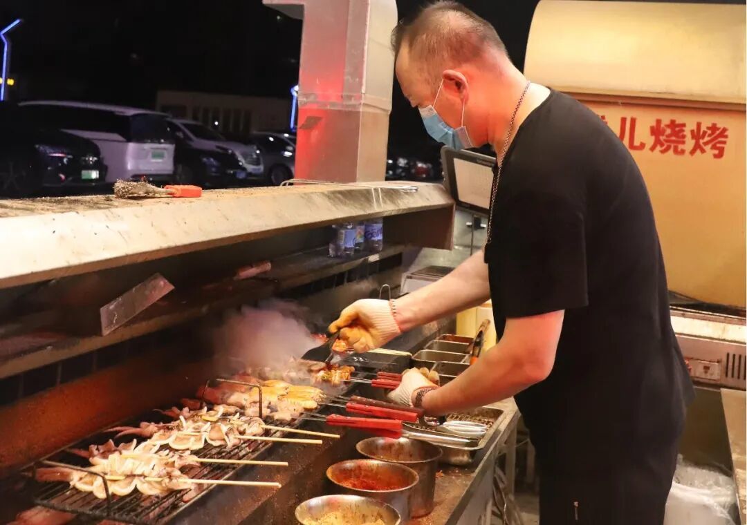 城市夜归人⑥丨“老板,来两串牛肉!”