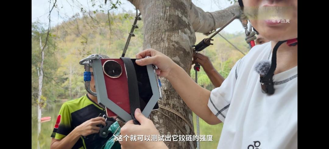 荣耀Magic V6极限测试:折叠屏的坚韧挑战