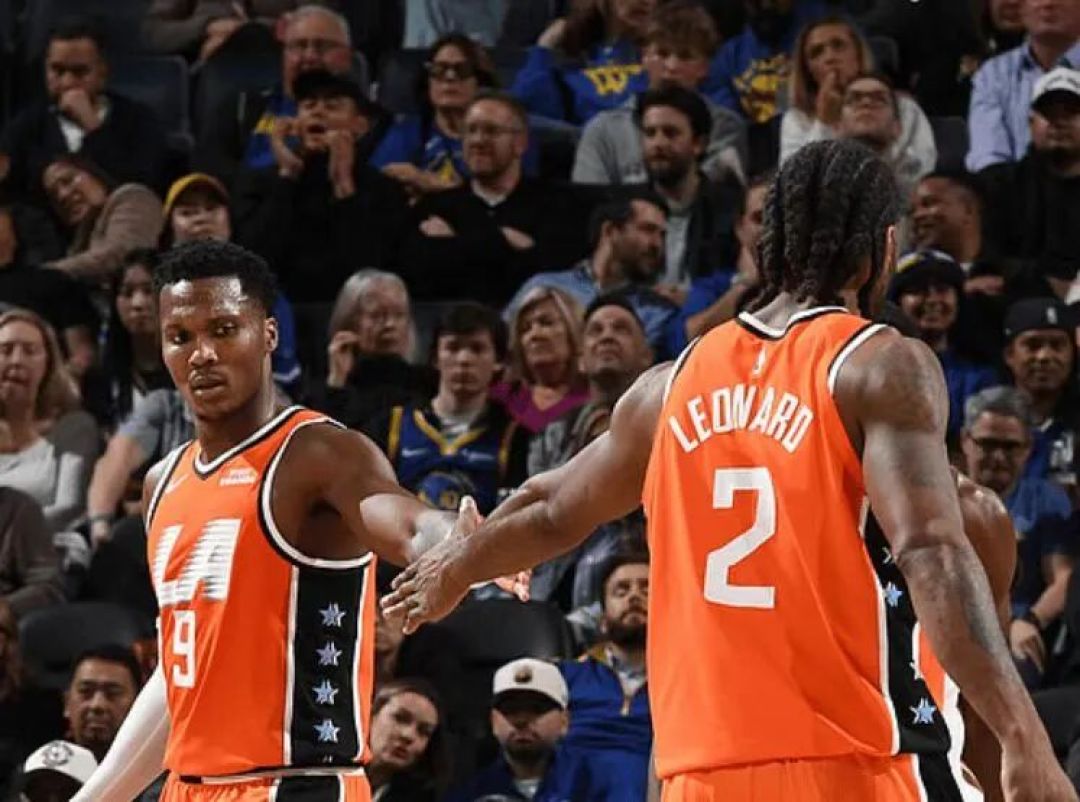 NBA快讯：17分大逆转！快船下半场狂飙71分，加兰首秀助伦纳德率队复仇勇士