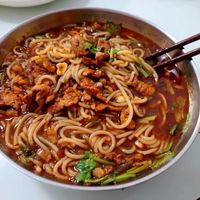 米粉加剩菜也能吃得爽歪歪，根本停不下来