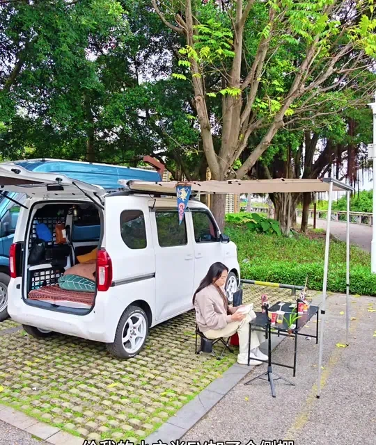 又给我的五菱之光ev加了新装备。加了侧棚解决了蓝牙的问题。♥️♥️#五菱之光ev改装  #床车改装 #露营车改装  #五菱之光EV #房车改装