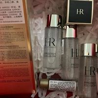 赫莲娜礼盒：女神节的精致之选
