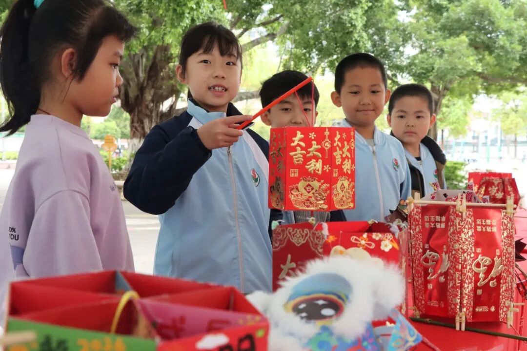 花灯传乡情,童心绘非遗——兴宁市实验学校“兴宁上灯我传承”作品展精彩上线