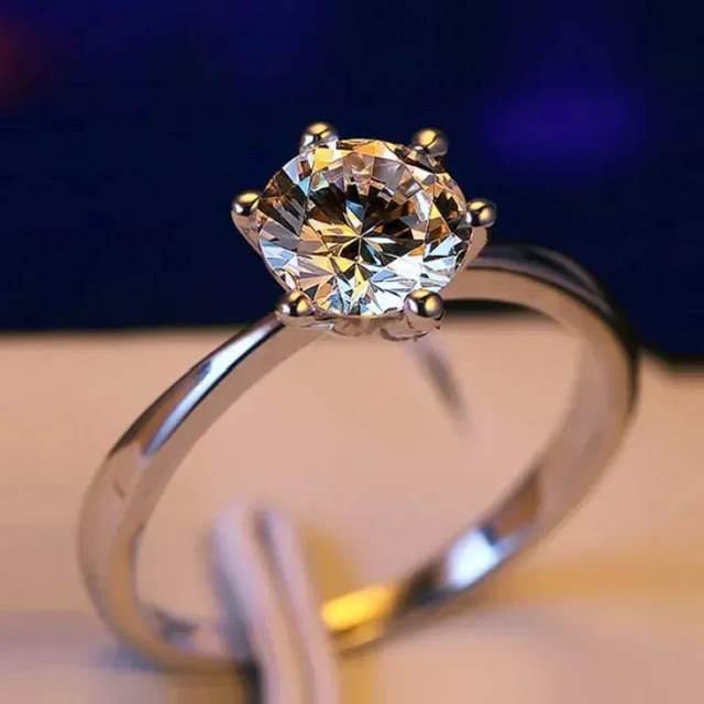 钻石价格大雪崩：1克拉曾卖数万如今仅千元，早买者被套牢