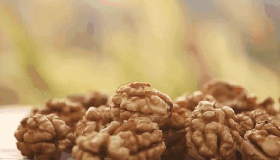 打工人续命指南：护肝片褪黑素，吃对才有效，吃错更伤身