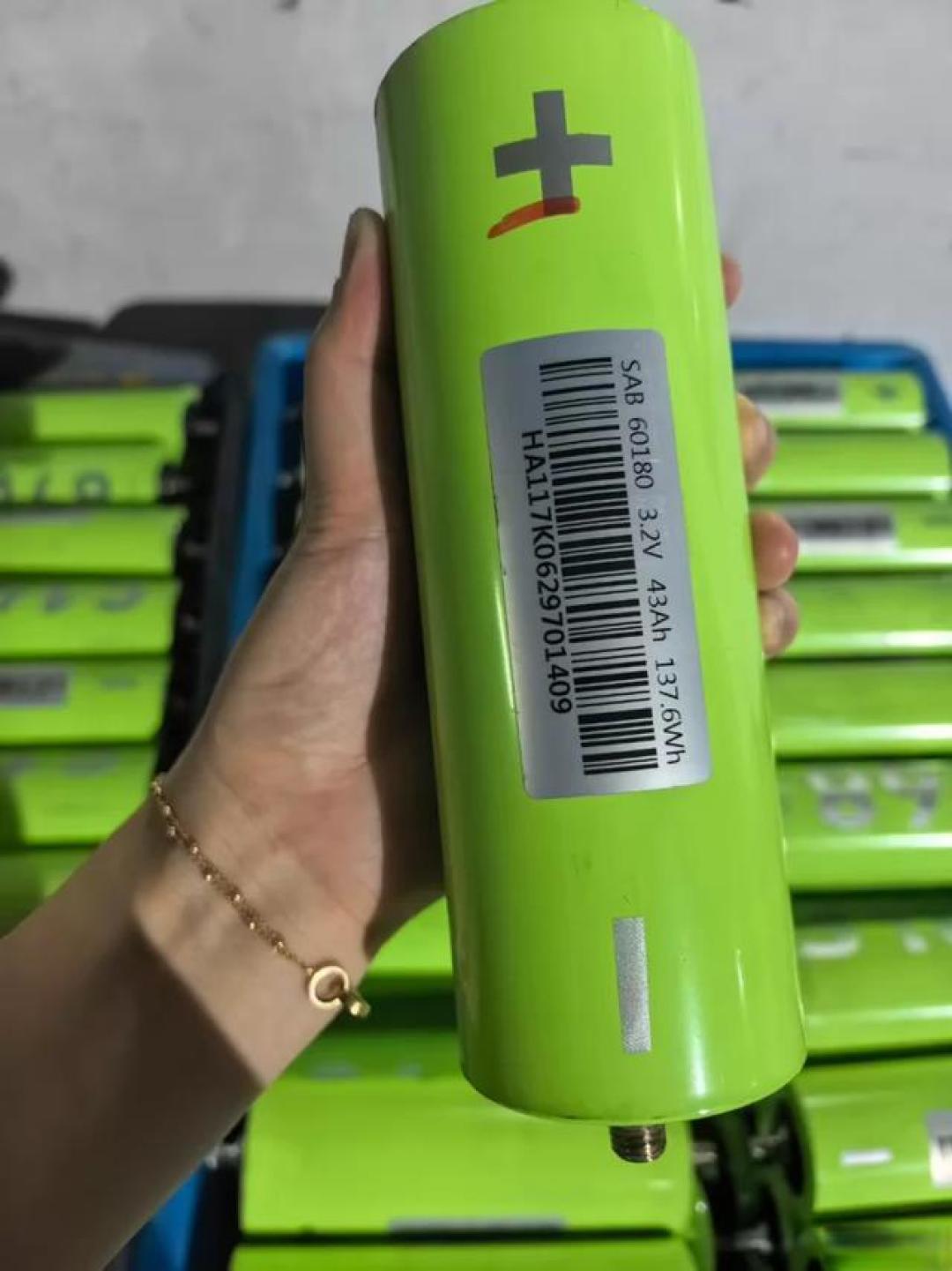 37.8捡漏超大号电池!我有一个大胆想法:改装给手机使用可否?