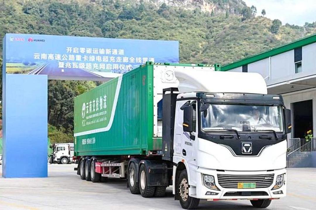 央视春节特别报道:华为兆瓦超充让电动重卡全场景畅行无阻