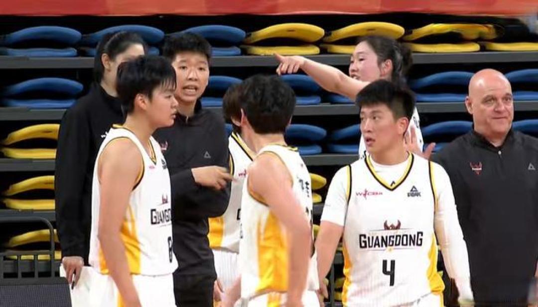 武桐桐狂砍37分，新疆女篮末节大逆转，女篮俱乐部杯加时险胜广东