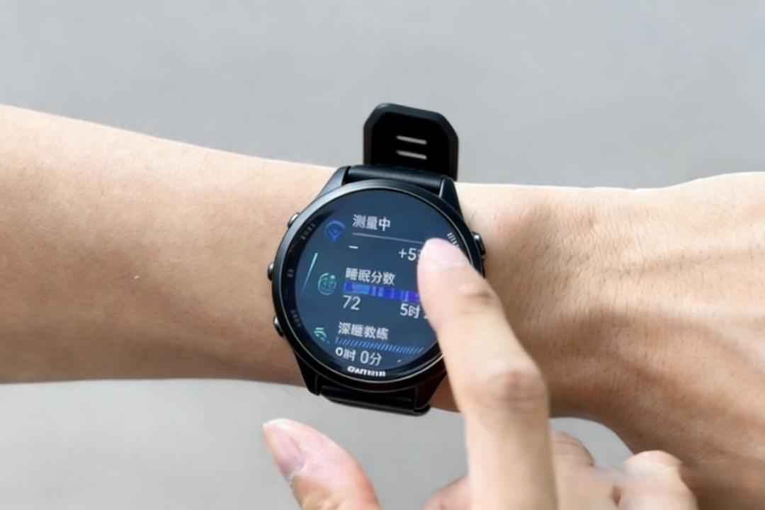 入门跑者,有必要直接上佳明FR570这种运动手表吗?实测手表提供的最大摄氧量、训练效果等数据,对科学提升成绩到底有无实质帮助?