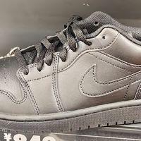 想要一双全黑鞋，最终还是买了它！NIKE AJ 1 BLACK BLACK BLACK