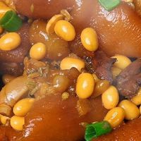 年夜饭新技能：我做的黄豆炖猪蹄香到光盘