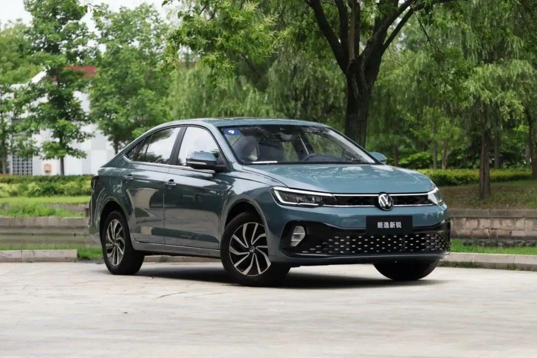 6.98万买德系B级车?朗逸新锐,2651mm轴距+6气囊+CarPlay,原16万现在抄底