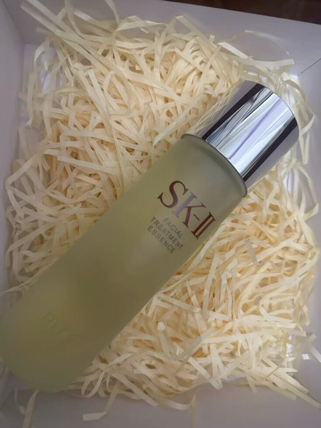 SK-II神仙水与大红瓶眼霜护肤组合