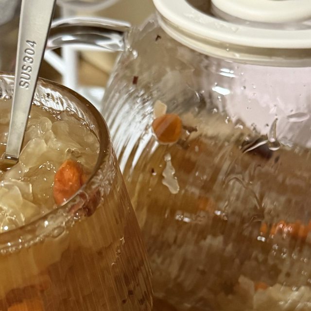 九阳全玻璃养生壶1L：800W速热防干烧，办公室轻音炖煮茶器