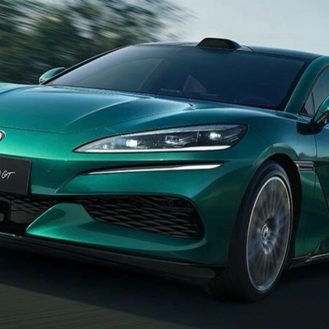 26.98万起！腾势Z9GT改款杀疯了，1036km续航+9分钟闪充