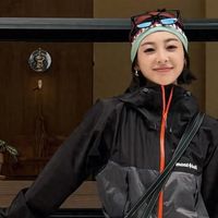 始祖鸟已经不兴了，现在流行Montbell+lulu瑜伽裤+萨洛蒙，好高级