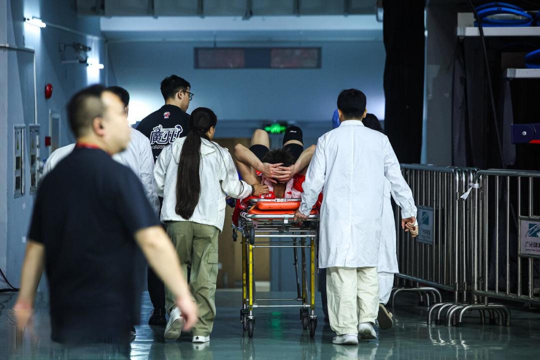 郭艾伦复出战重伤离场，确诊前交叉韧带断裂赛季报销