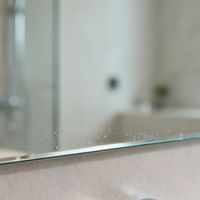 浴室镜起雾留水渍？三步搞定透亮如新