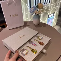 别被包装迷惑！选对彩妆礼盒关键看肤质适配与单品实用性