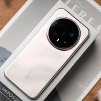 荣耀“豁出去了”，16+512GB跳水1200元，100倍变焦+3D人脸+120W
