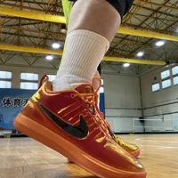 全明星warning label的book2我上脚穿了，实战测评了一下，不考虑这个配色的价位，那book2还是挺好穿的#鞋狗的日常 #鞋控日常 #篮球鞋 #球鞋测评 #book2