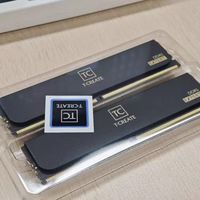 十铨火神 DDR5 6000 32G：海力士颗粒 + 矮马甲 + 10 层 PCB