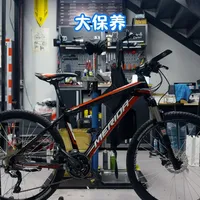 美利达碳架山地大保养（整车车架安装完工） 终于把这台车视频做完了，每篇时间很长，但是观众们可以看到从一台车被拆解完，到逐步清洗保养，再到组装好，可算是干的有点噎人。本篇包含整车安装注意事项，可以间接帮助到自己在家组山地车的朋友，以及刚入行的新手技师，并非行业标准答案哈，如有问题烦请各位指出，咱们互相学习~#自行车组装 #自行车保养 #自行车维修 #美利达自行车 #自行车店长的一天