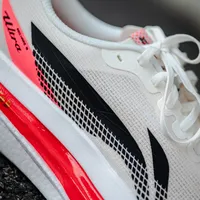 李宁赤兔9ULTRA：软弹脚感与稳定性之争，1200+用户观点大PK