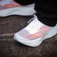 安踏C202 第七代激进推进，为速度训练而生