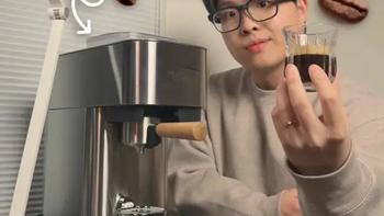 第一台咖啡机真的没必要从折磨自己开始！ 买咖啡机之前，我也纠结过很久。
半自动出品好，但太麻烦；
全自动省事，但又少了点参与感。
        
而这台飞利浦Baristina Pro像是这个品类里的新物种：
把复杂的操作交给它，把出品的成就感留给你☕️
#咖啡机 #咖啡机推荐 #家用咖啡机 #全自动咖啡机
