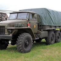 图说：乌拉尔-375越野卡车 冷战时期苏军象征 百公里喝100升汽油