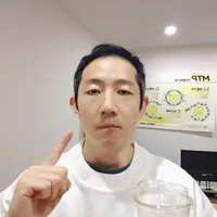 #羽毛球教学 #发球 #朴柱奉 #双打 #前三拍
上一个视频讲了发球目的和原理，这个视频带来对应的倒拍倒头发球的所有细节。祝大家发球稳如泰山。
