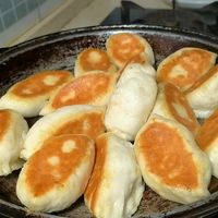 大厨揭秘水煎包做法，外皮焦香酥脆，内里宣软，在家做比买的好吃