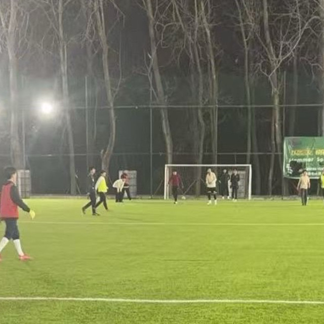 今年38岁了，一周1-2场足球，不知道还能坚持多久