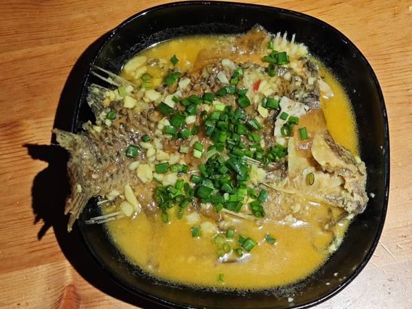 预制菜：小霸龙蒜香浓郁酥皮烤鱼