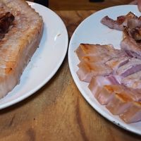 这才是烤肉该有的样子!死磕炭火和刀工,一口香到跺脚