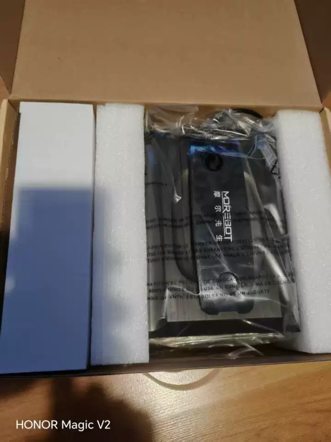 摩尔先生擦窗机器人