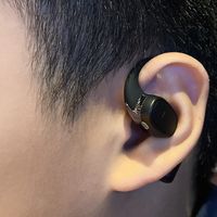 这耳机把“同声传译”揣进我口袋，还顺带治好了我的“耳机焦虑”