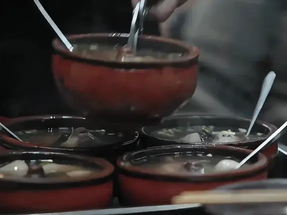 寻味回忆：舌尖上的南昌瓦罐汤技艺与传承