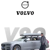 一台来自陕西的沃尔沃V90 与经典白色内饰不同的是，车主加入了条纹织布的元素！使得车内变得生动起来，打破了白色内饰的单调感！你们认为这样的内饰搭配算成功吗？
#汽车内饰 #汽车内饰改装 #沃尔沃内饰改装 #沃尔沃v90改装 #沃尔沃
